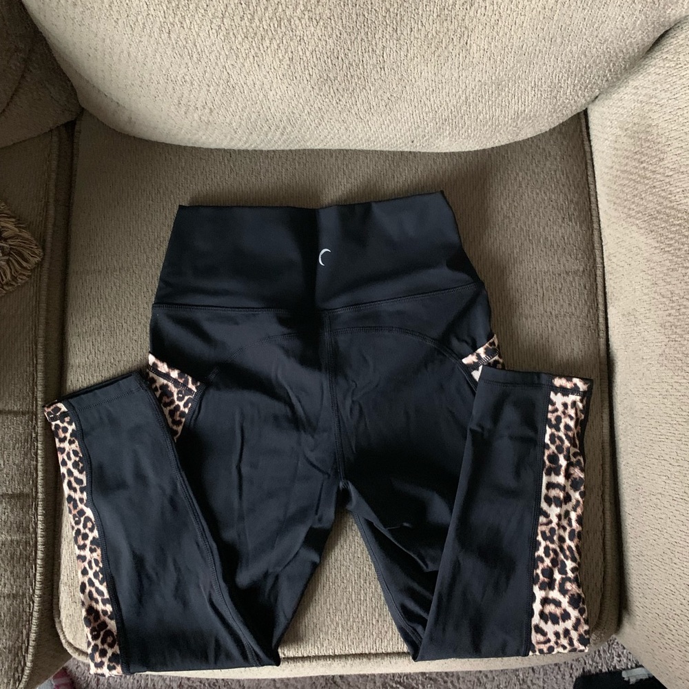 Zyia leopard print leggings